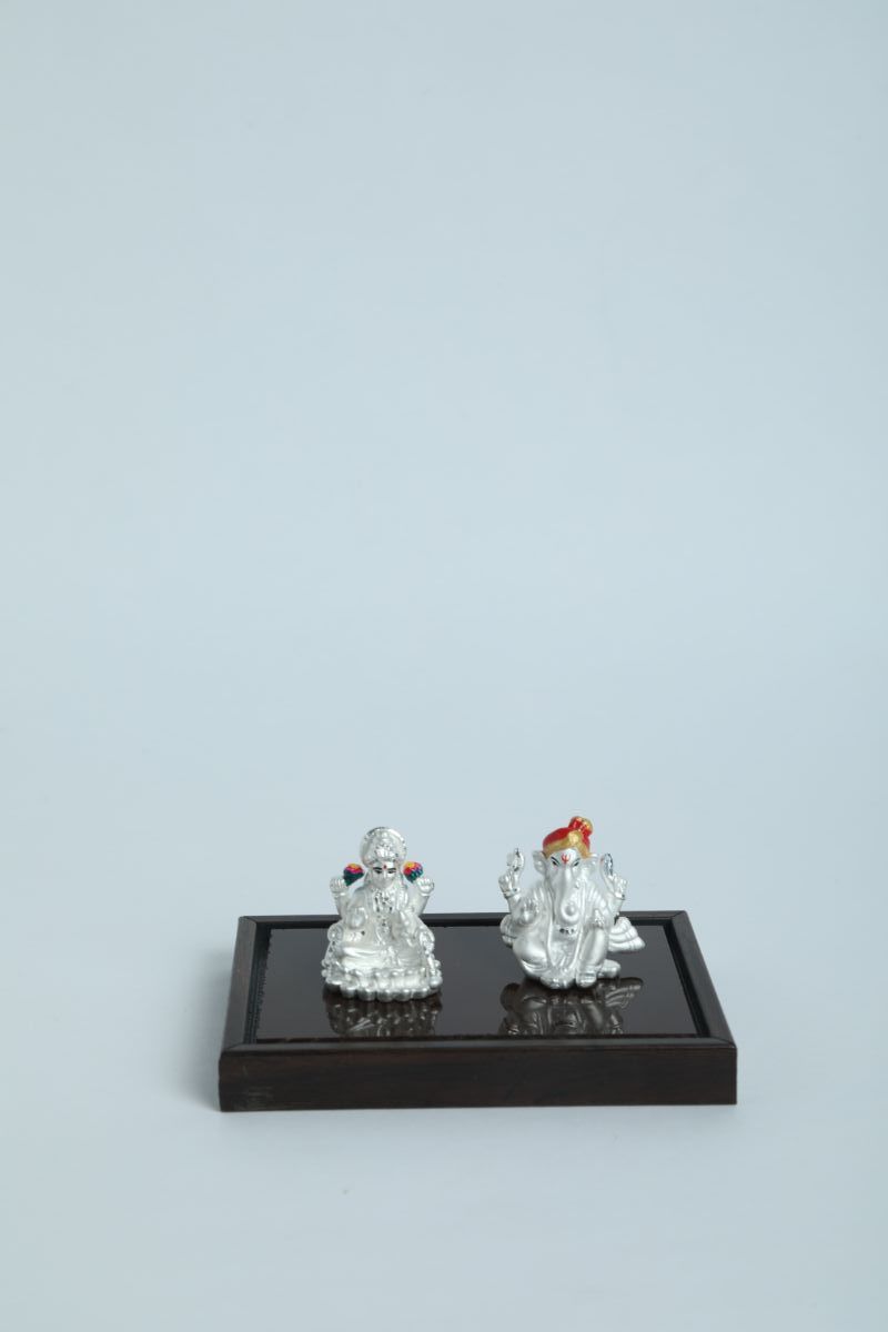 999 Pure Silver Ganesh Laxmi Idols By Krysaliis Isvara-Kriglx_Ms03